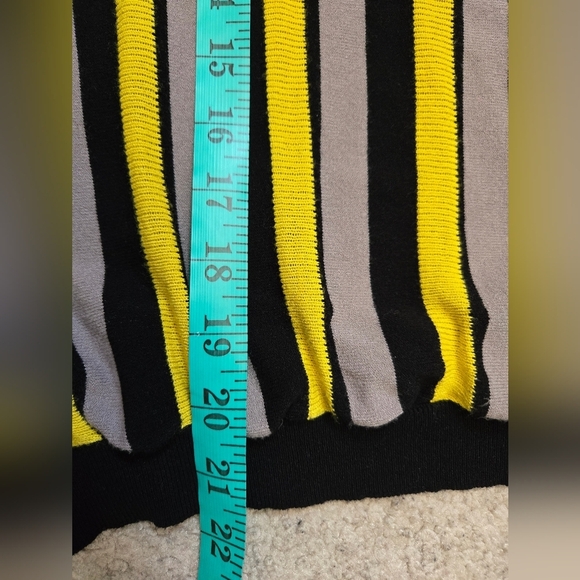 VICOLO ITALY Striped Yellow, grey and Black Knit Top. Size Large - Picture 9 of 9